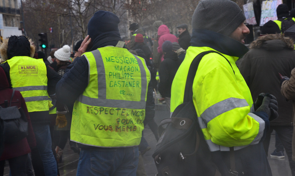 "Les blouses blanches, grandes oubliées du mouvement des gilets jaunes"